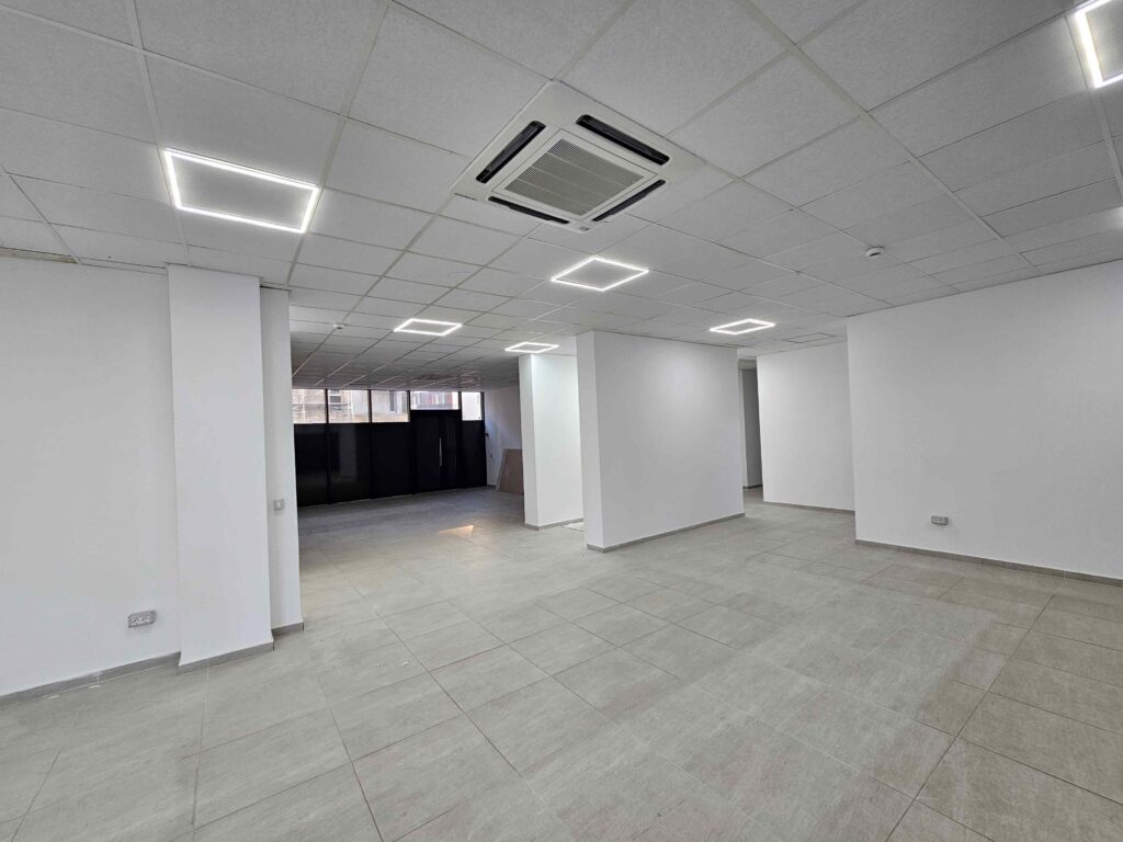 Spatiu comercial de inchiriat, stradal la Bd. Metalurgiei, vad comercial excelent