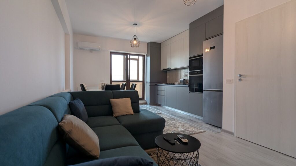 Apartament modern compartimentat, mobilat si utilat, parcare inclusa, zona Grand Arena Mall