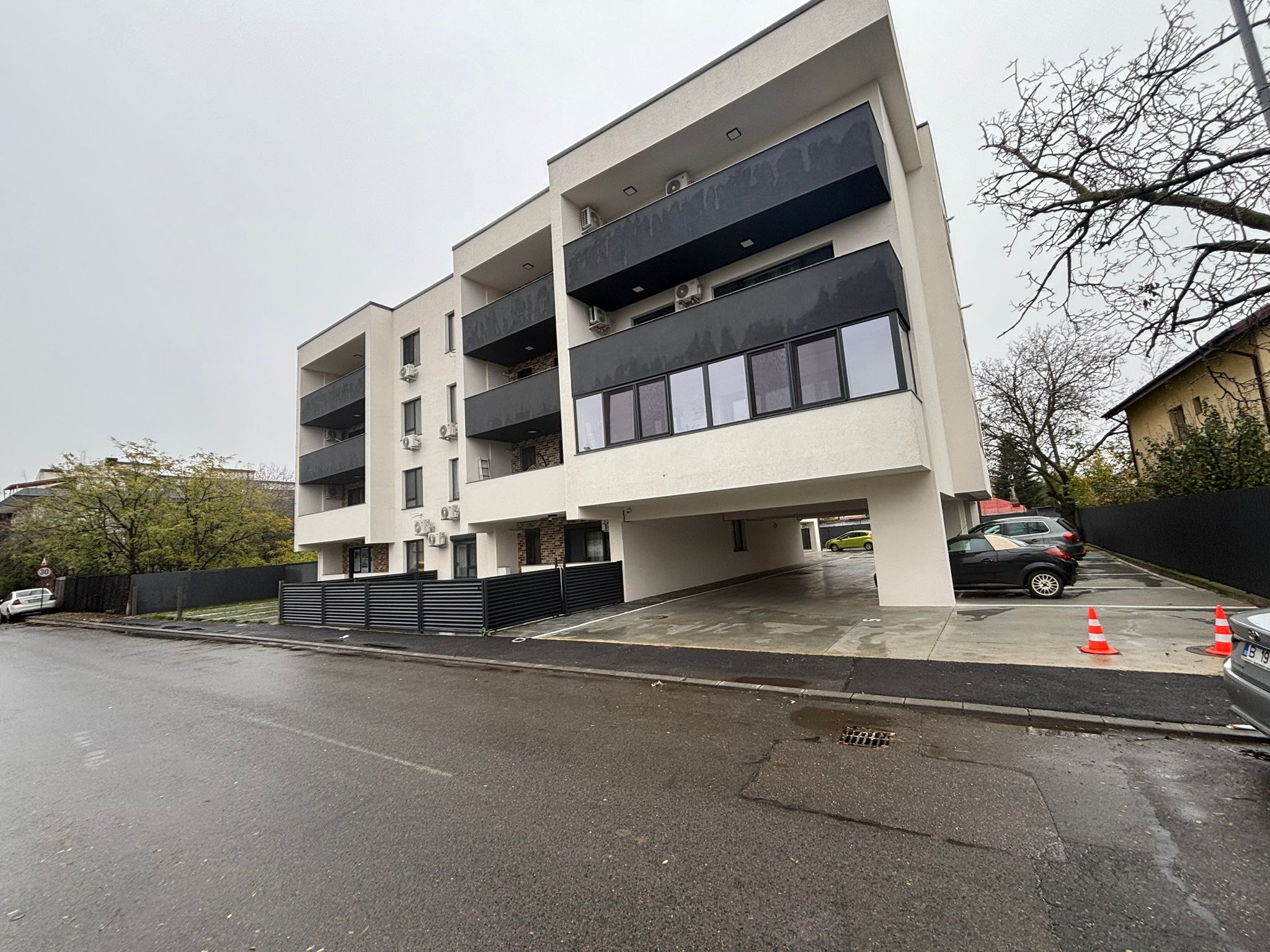 Apartament 2 camere, mutare rapida, etaj 2/3, metrou Aparatorii Patriei, Sectorul 4