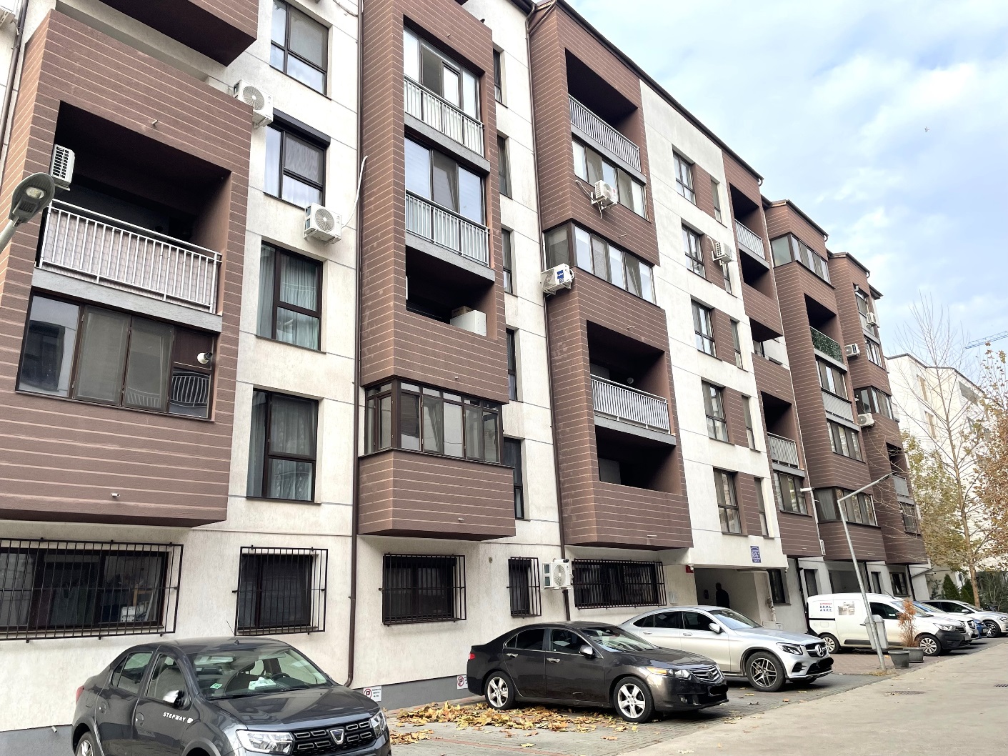 Apartament cu o camera disponibil imediat, metrou Aparatorii Patriei, Sectorul 4