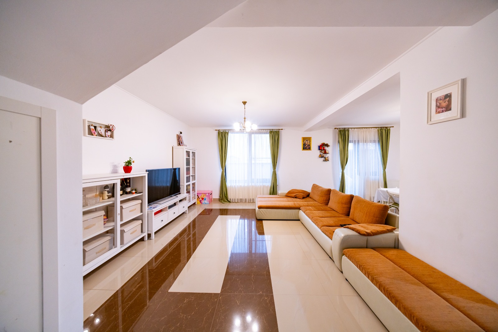 Vila moderna cu 4 camere, P+M+Pod, teren 380 mp, curte amenajata – Com. Vidra, Ilfov