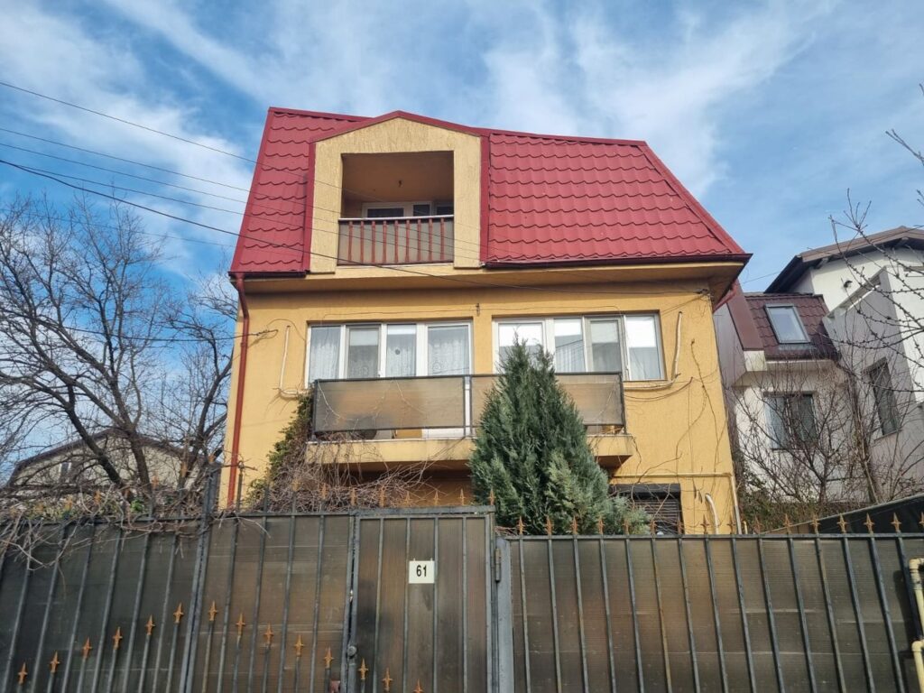 Casa individuala, P+1+M, mutare rapida, acces facil metrou Aparatorii Patriei, Sectorul 4