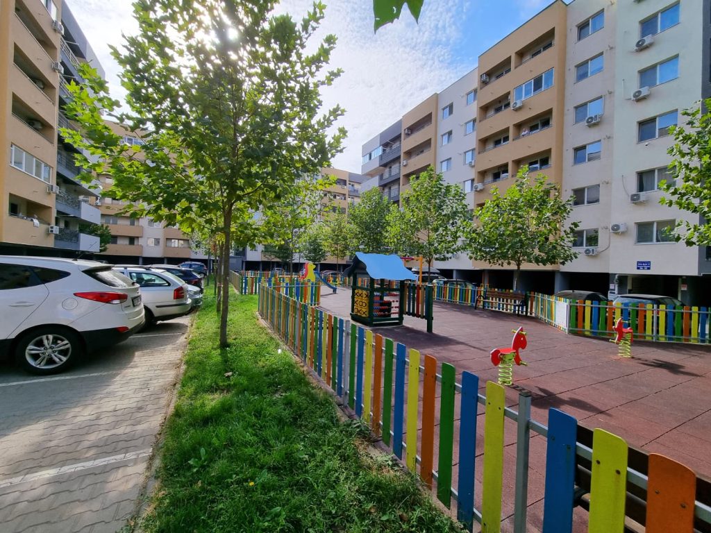 Apartament cu o camera de inchiriat, imobil nou, loc de parcare, acces metrou Aparatorii Patriei