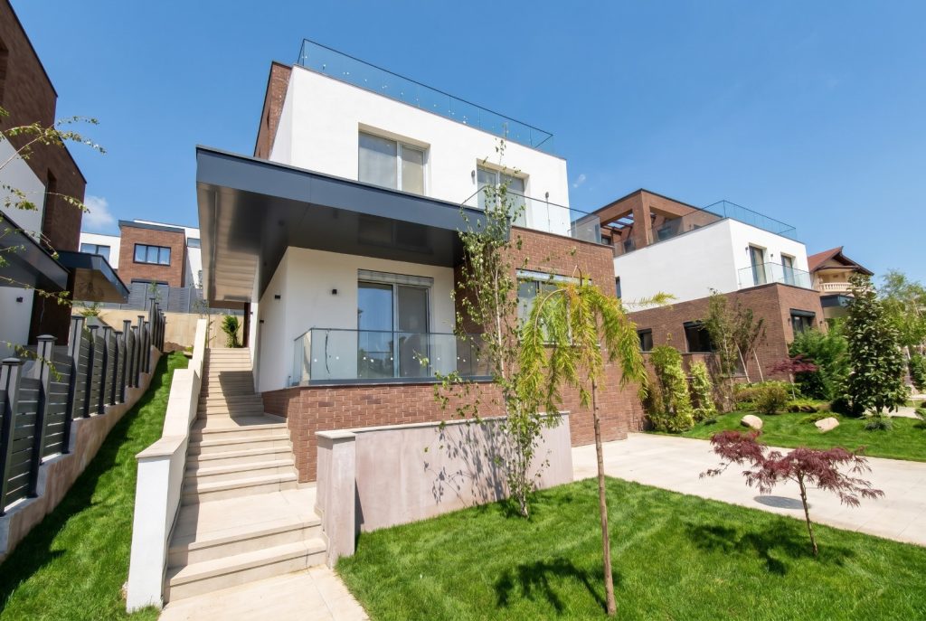 Anunturi ansamblu rezidential 13 Resedinta de lux cu vedere la Lacul Snagov | Vila premium cu 5 camere, ponton si loc de acostare