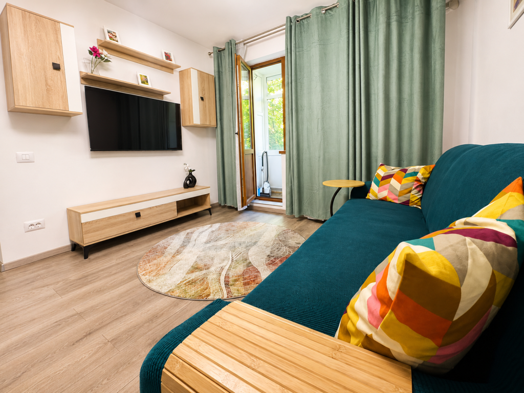 Regim Hotelier 11 Apartament 3 camere de inchiriat, renovat integral, prima inchiriere, zona Piata Sudului