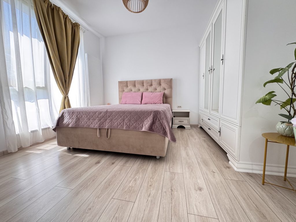 Apartament decomandat cu 3 camere, mobilat si utilat, gata de mutare – Sos. Salaj