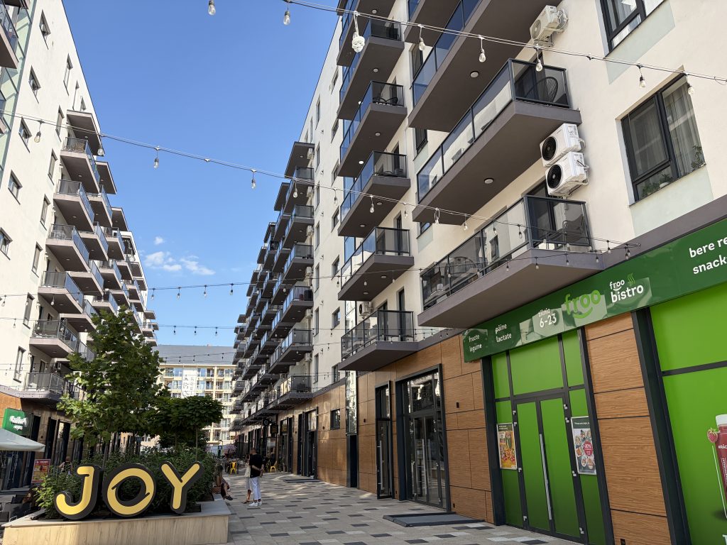 Apartamente 3 camere de vanzare Bucuresti 43 Apartament modern compartimentat cu 3 camere, disponibil imediat, acces facil Metrou Berceni