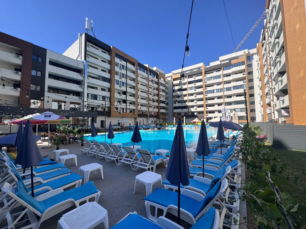 Cautare 25 Apartament cu o camera, mobilat si utilat, piscina exterioara – Str. Biruintei, Popesti-Leordeni